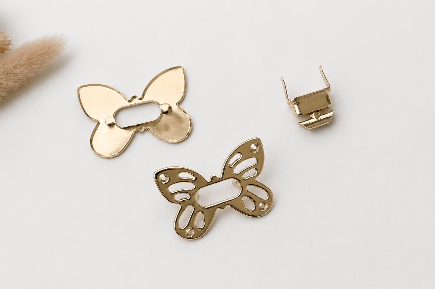 Butterfly Twist  Lock - Golden