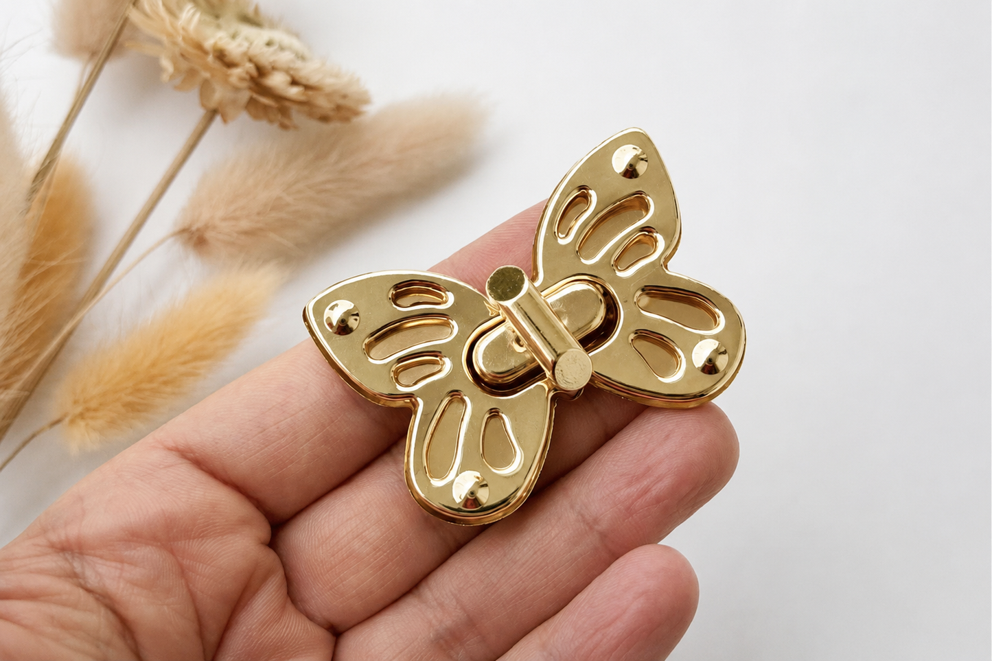 Butterfly Twist  Lock - Golden