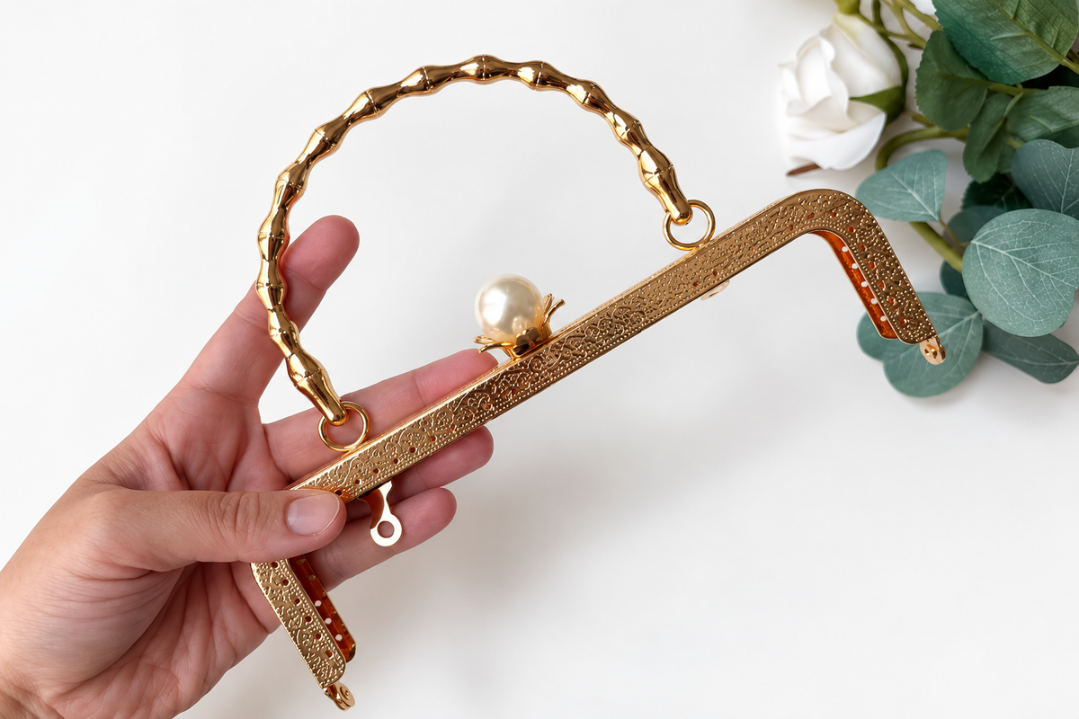 Rectangle Pearl Clasp Frame With handle